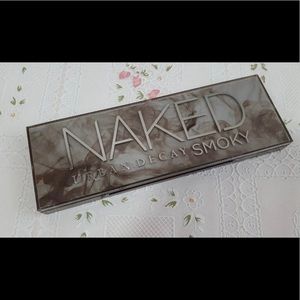 Urban Decay Naked Smoky Eyeshadow Pallet